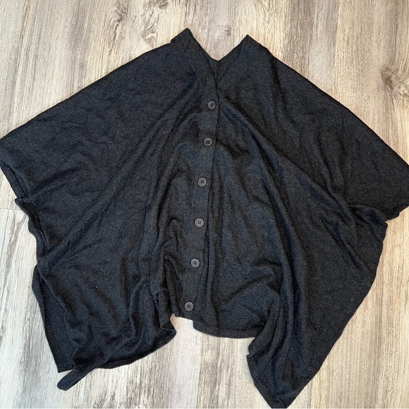 FIG Dark Gray Button-Up Poncho - Picture 6 of 7